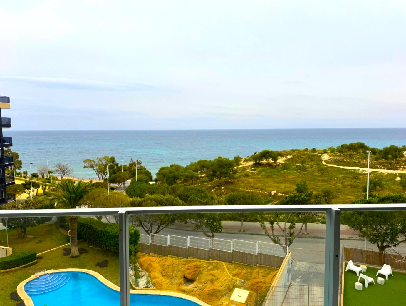 Impresionante apartamento en Primera Linea del Mar en Villajoyosa .