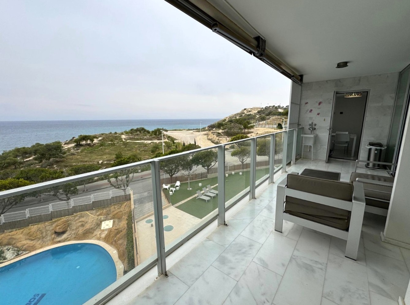Impresionante apartamento en Primera Linea del Mar en Villajoyosa .