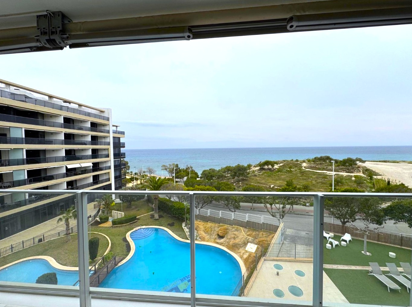Impresionante apartamento en Primera Linea del Mar en Villajoyosa .