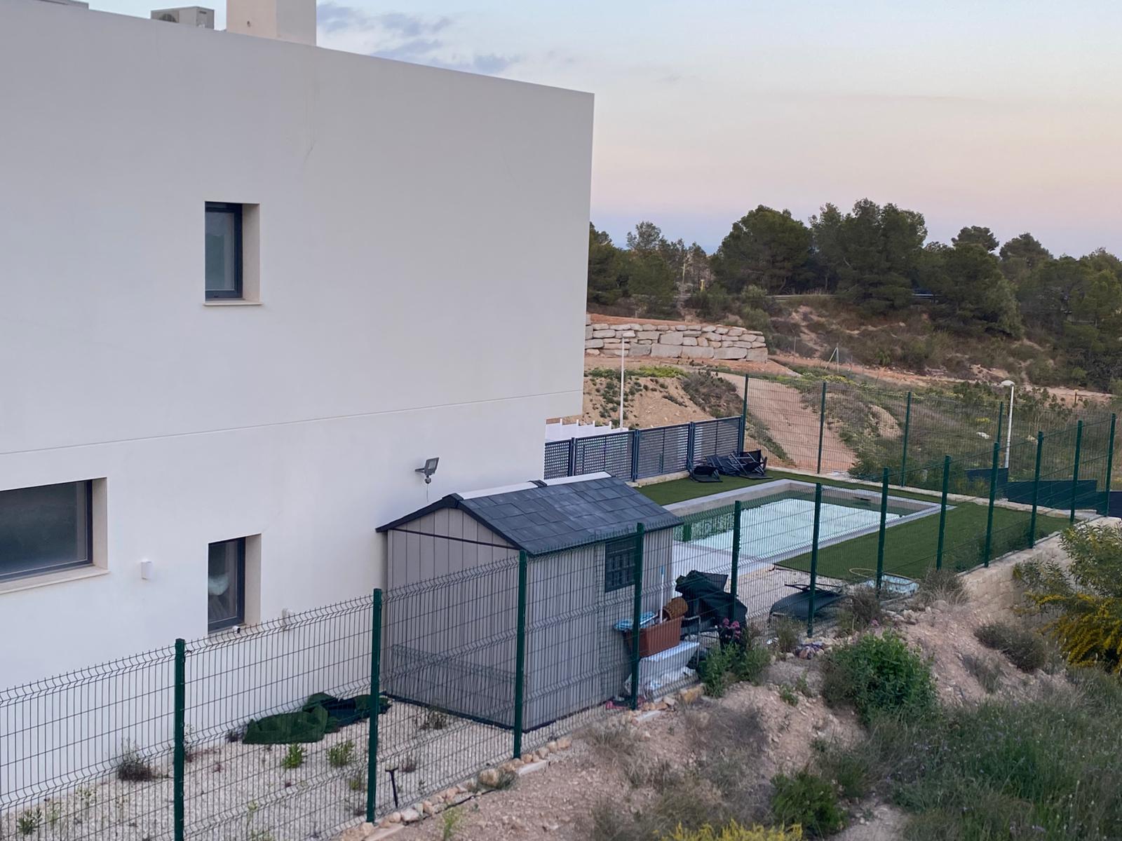 Chalet moderno en venta con piscina en Alfaz del Pi, Alicante