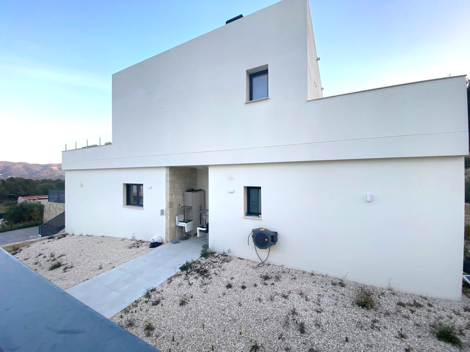 Chalet moderno en venta con piscina en Alfaz del Pi, Alicante