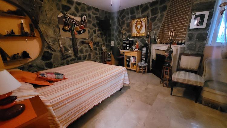 GRAN CHALET EN UNA PLANTA  CON 5 DORMITORIOS .