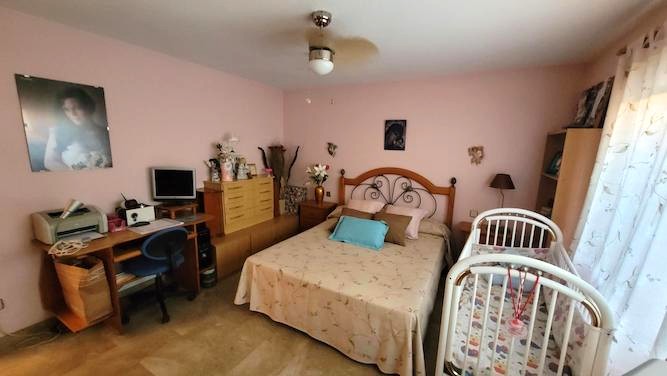 GRAN CHALET EN UNA PLANTA  CON 5 DORMITORIOS .