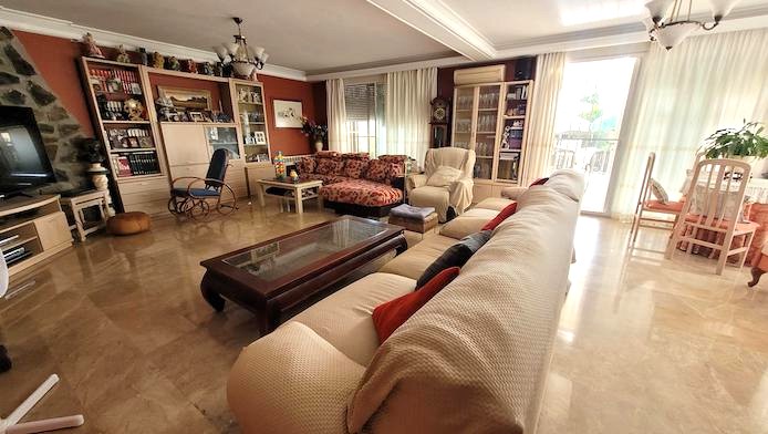 GRAN CHALET EN UNA PLANTA  CON 5 DORMITORIOS .