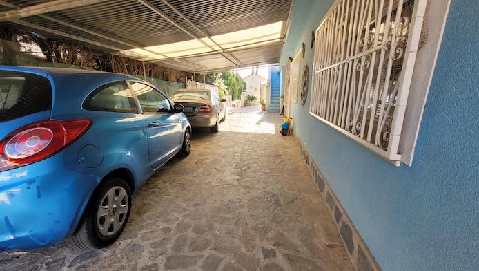 GRAN CHALET EN UNA PLANTA  CON 5 DORMITORIOS .