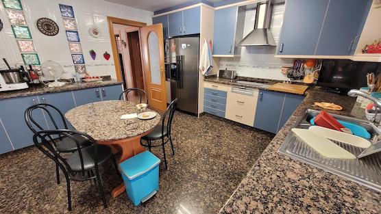 GRAN CHALET EN UNA PLANTA  CON 5 DORMITORIOS .