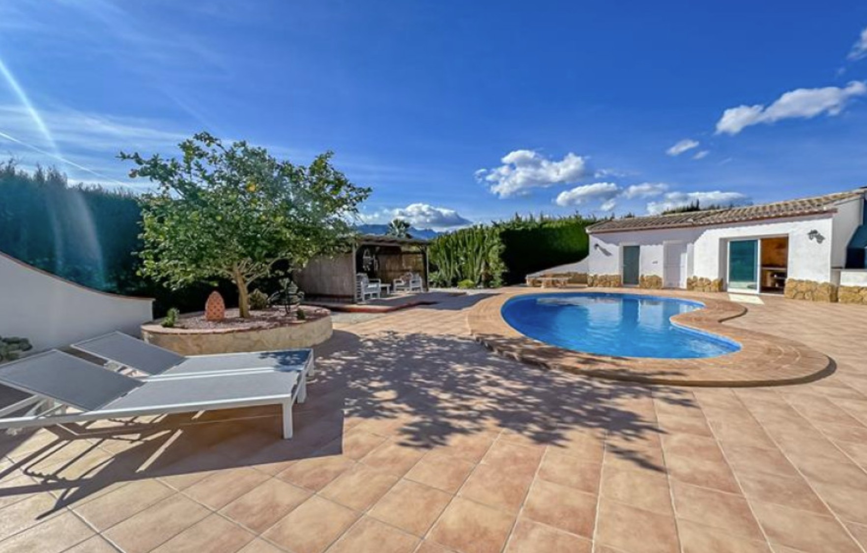 Villa met 6 slaapkamers en een privézwembad dicht bij het strand en winkels in Calpe