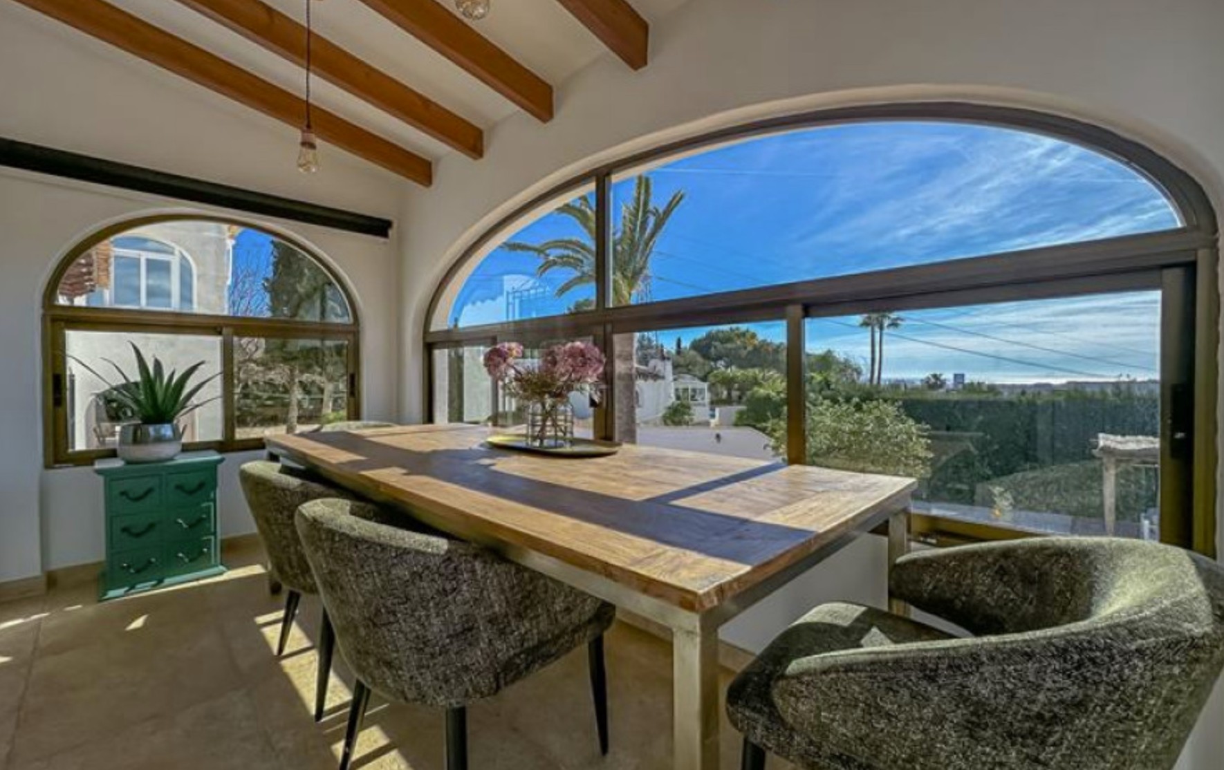 Villa met 6 slaapkamers en een privézwembad dicht bij het strand en winkels in Calpe
