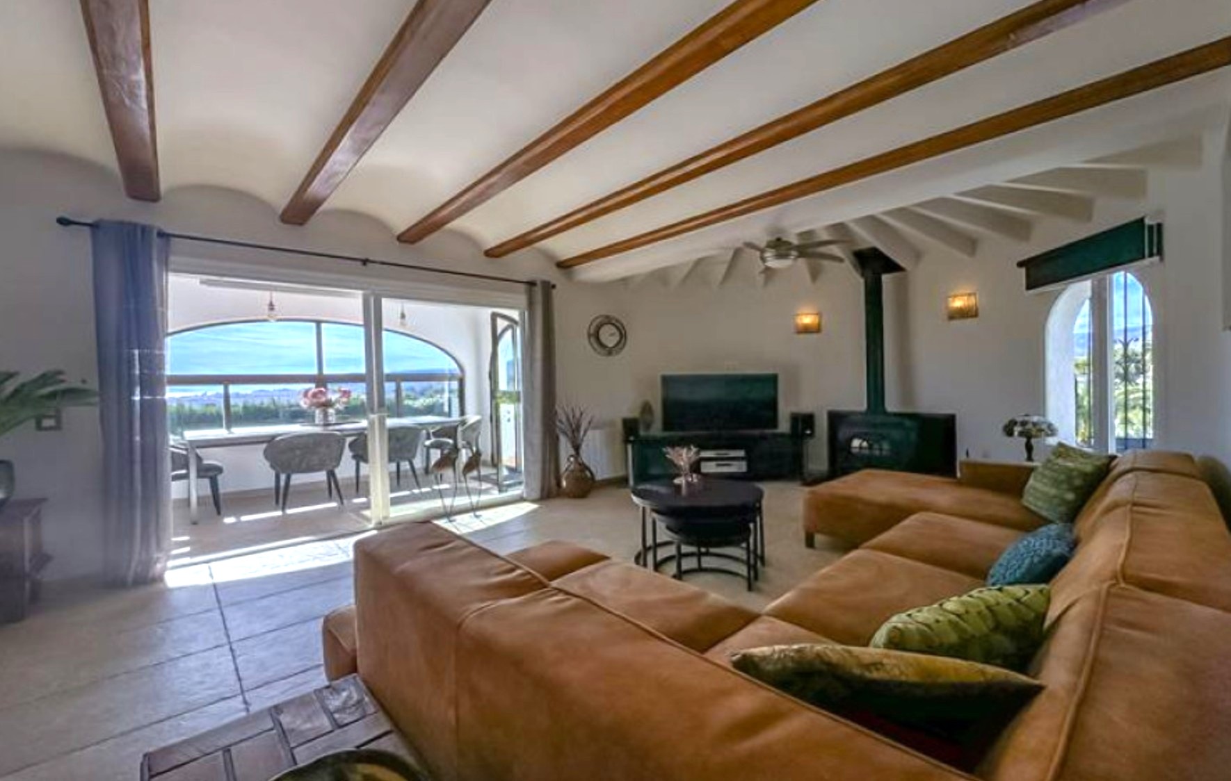 Villa met 6 slaapkamers en een privézwembad dicht bij het strand en winkels in Calpe