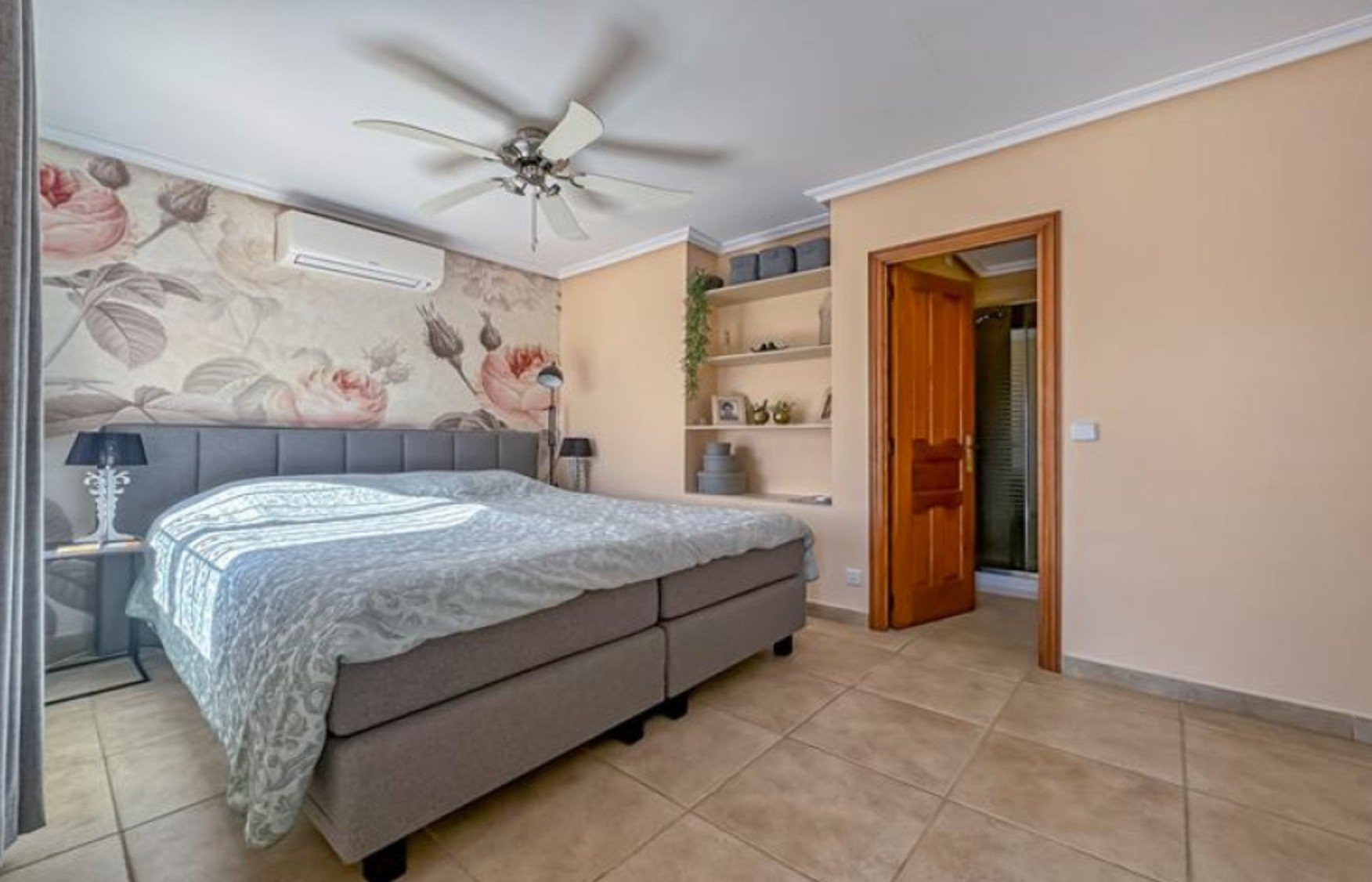 Villa met 6 slaapkamers en een privézwembad dicht bij het strand en winkels in Calpe