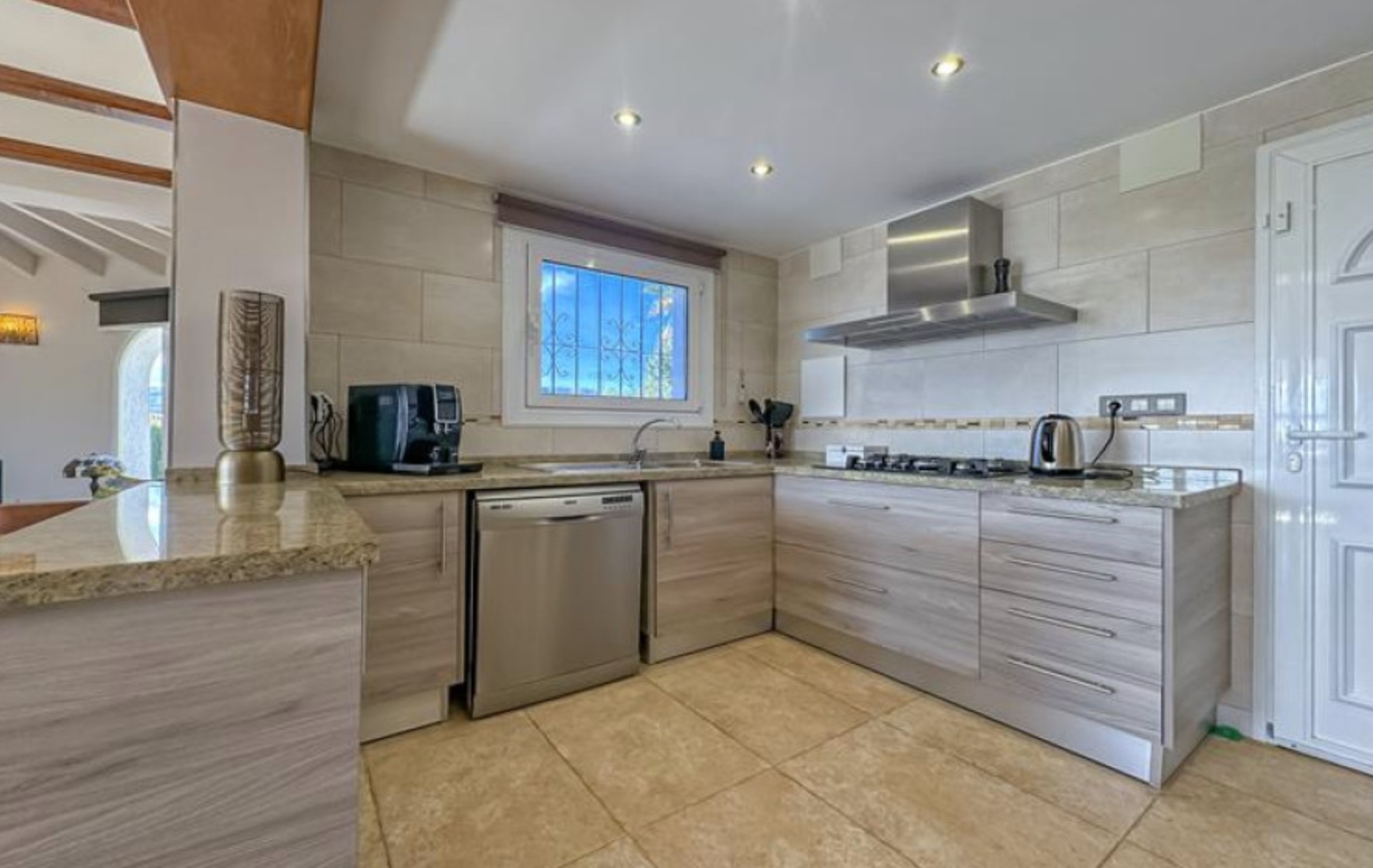 Villa met 6 slaapkamers en een privézwembad dicht bij het strand en winkels in Calpe