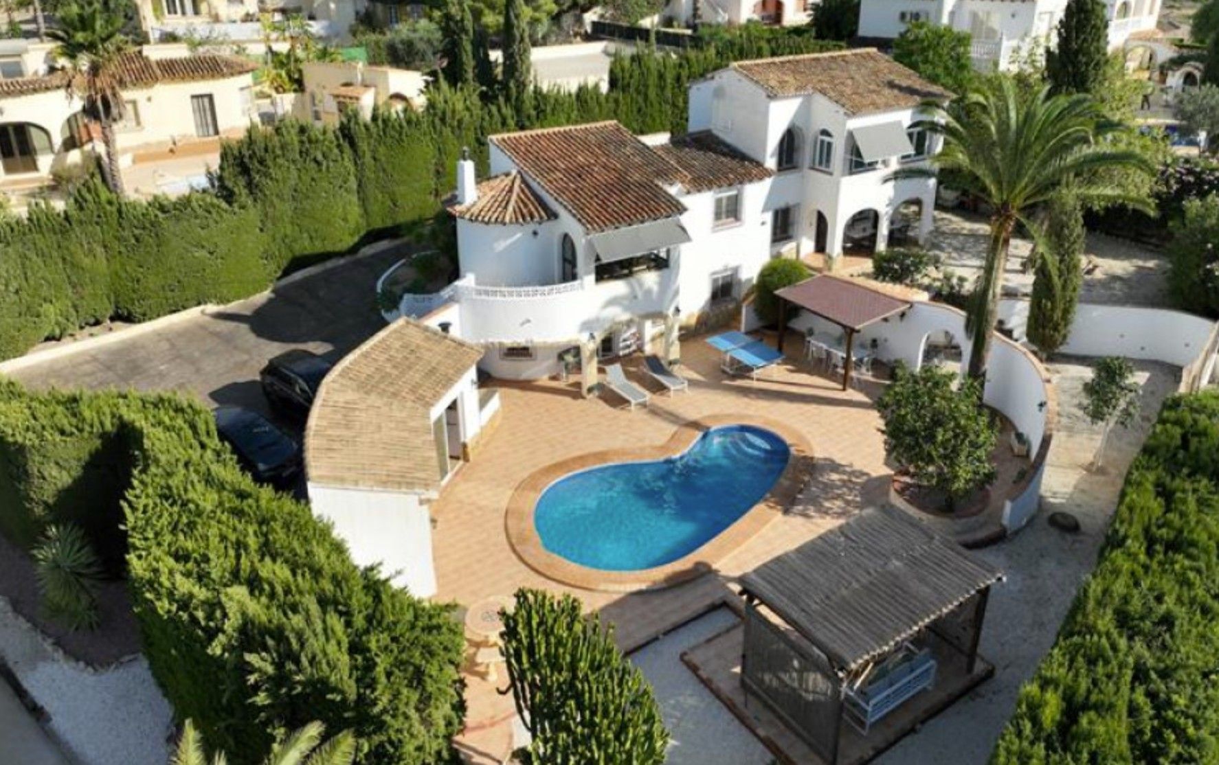 Villa met 6 slaapkamers en een privézwembad dicht bij het strand en winkels in Calpe