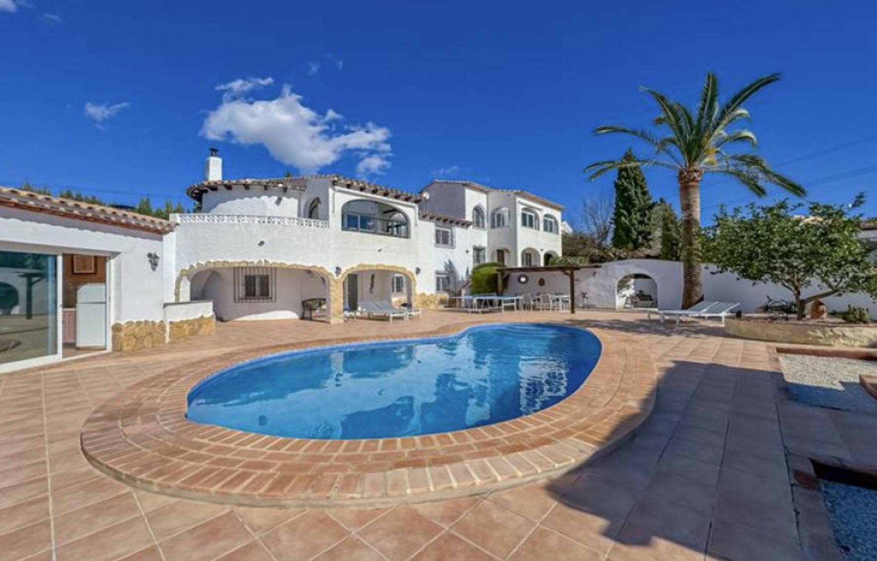 Villa met 6 slaapkamers en een privézwembad dicht bij het strand en winkels in Calpe
