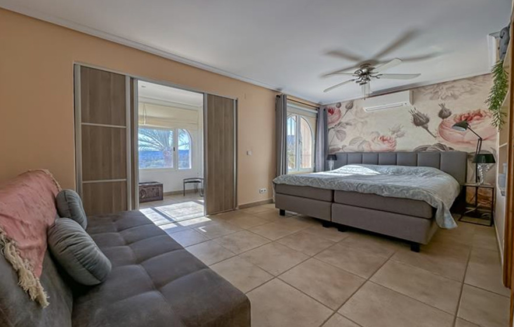 Villa met 6 slaapkamers en een privézwembad dicht bij het strand en winkels in Calpe