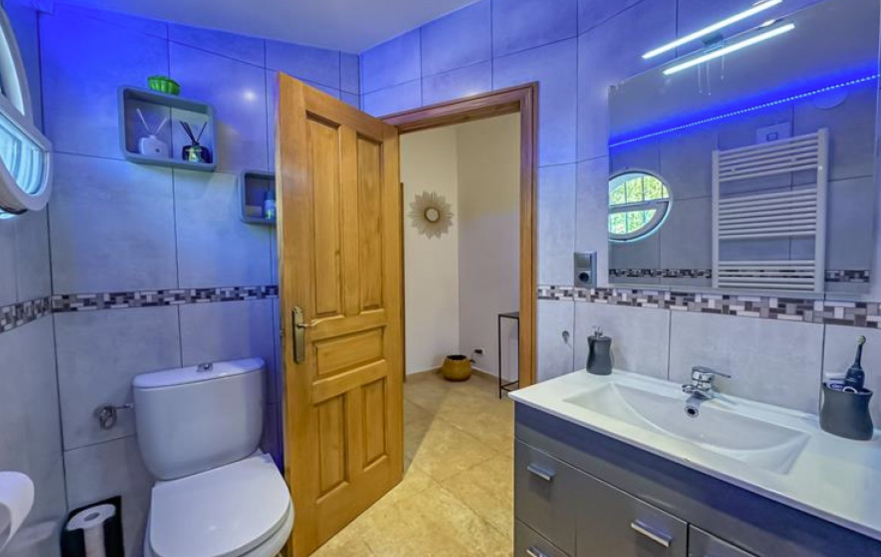 Villa met 6 slaapkamers en een privézwembad dicht bij het strand en winkels in Calpe