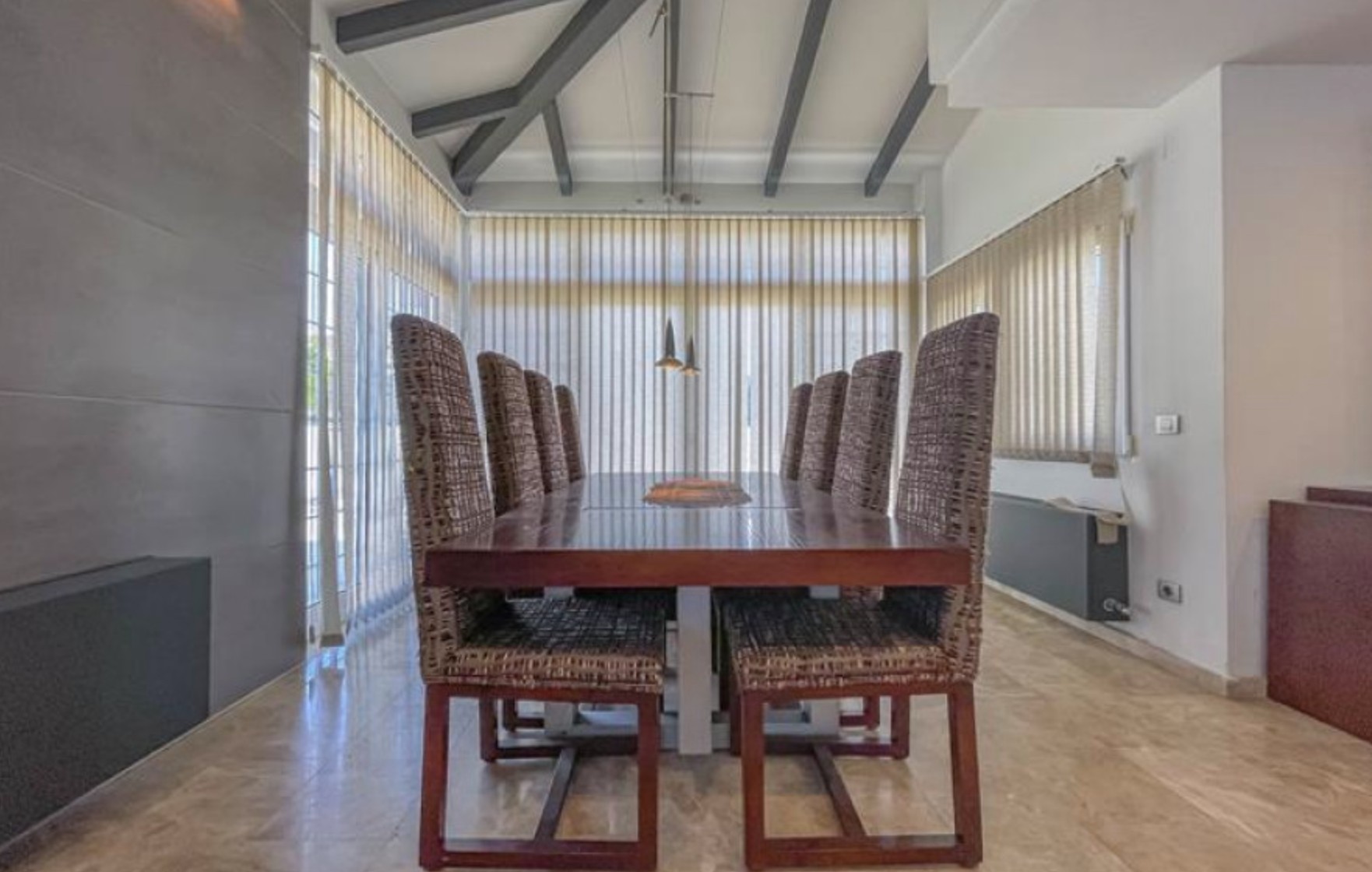 Villa en Benidorm con 6 Habitaciones .