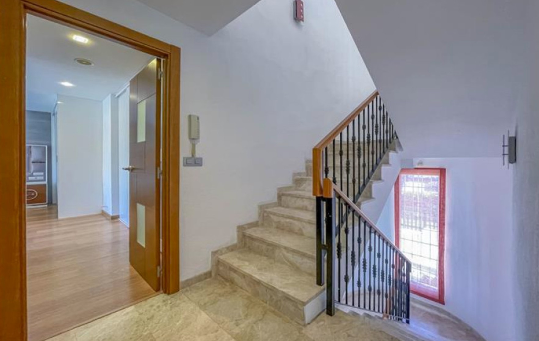 Villa en Benidorm con 6 Habitaciones .