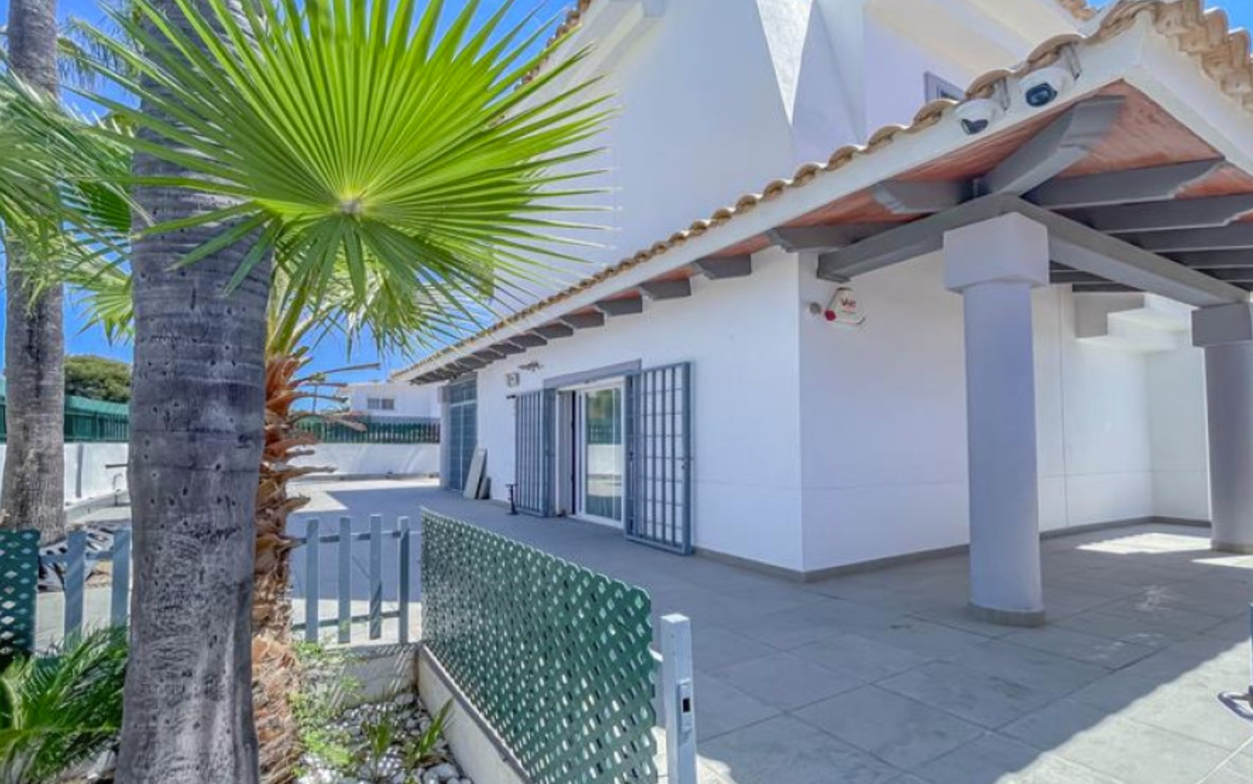 Villa en Benidorm con 6 Habitaciones .