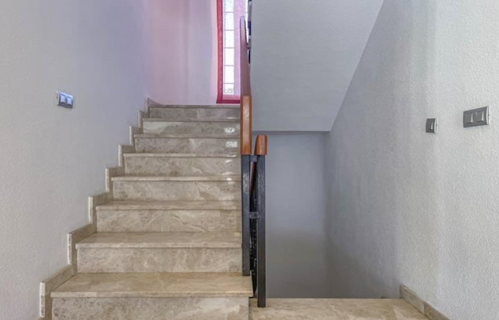 Villa en Benidorm con 6 Habitaciones .
