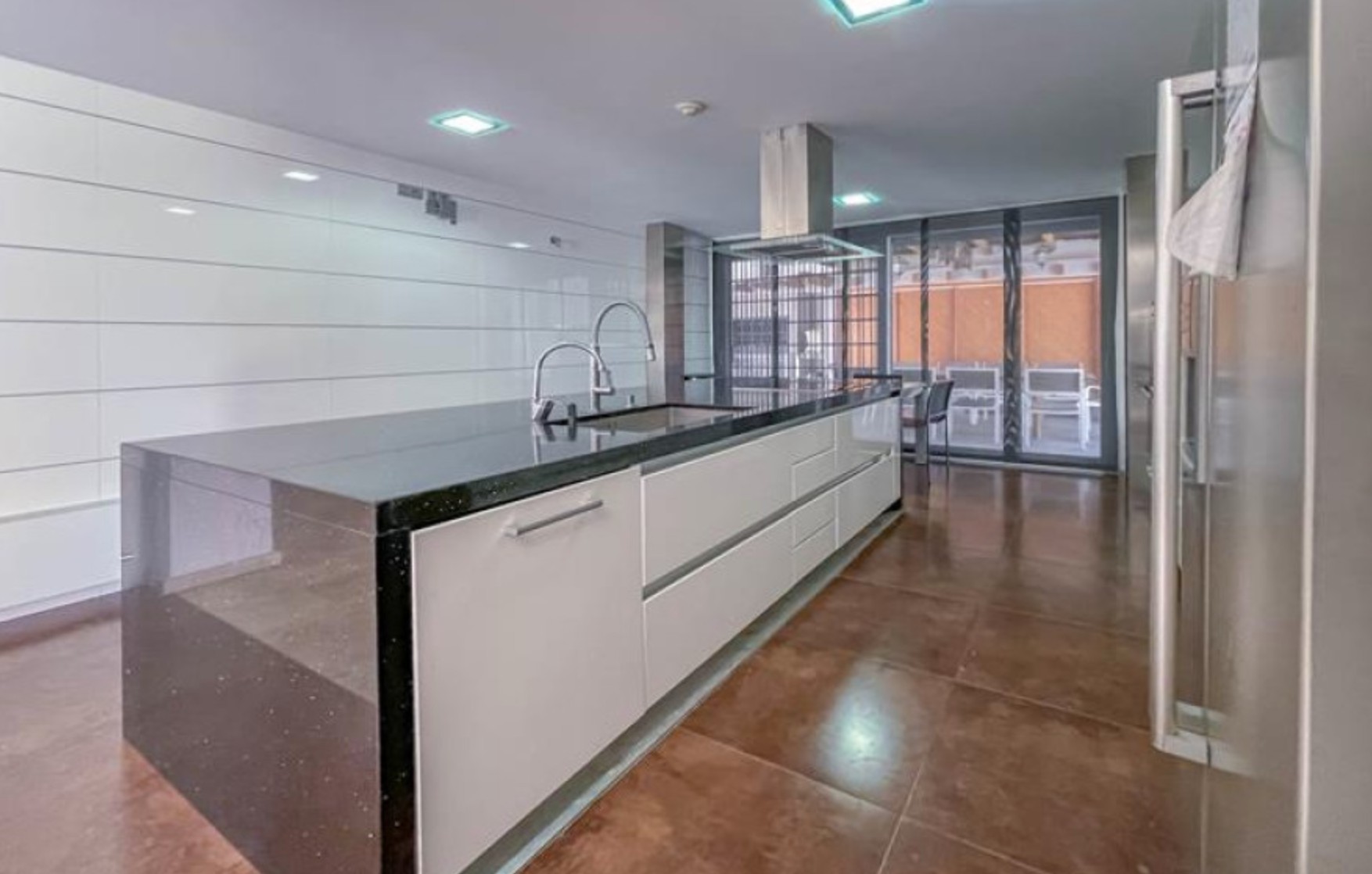 Villa en Benidorm con 6 Habitaciones .