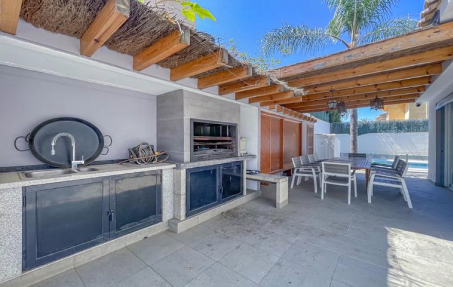 Villa en Benidorm con 6 Habitaciones .