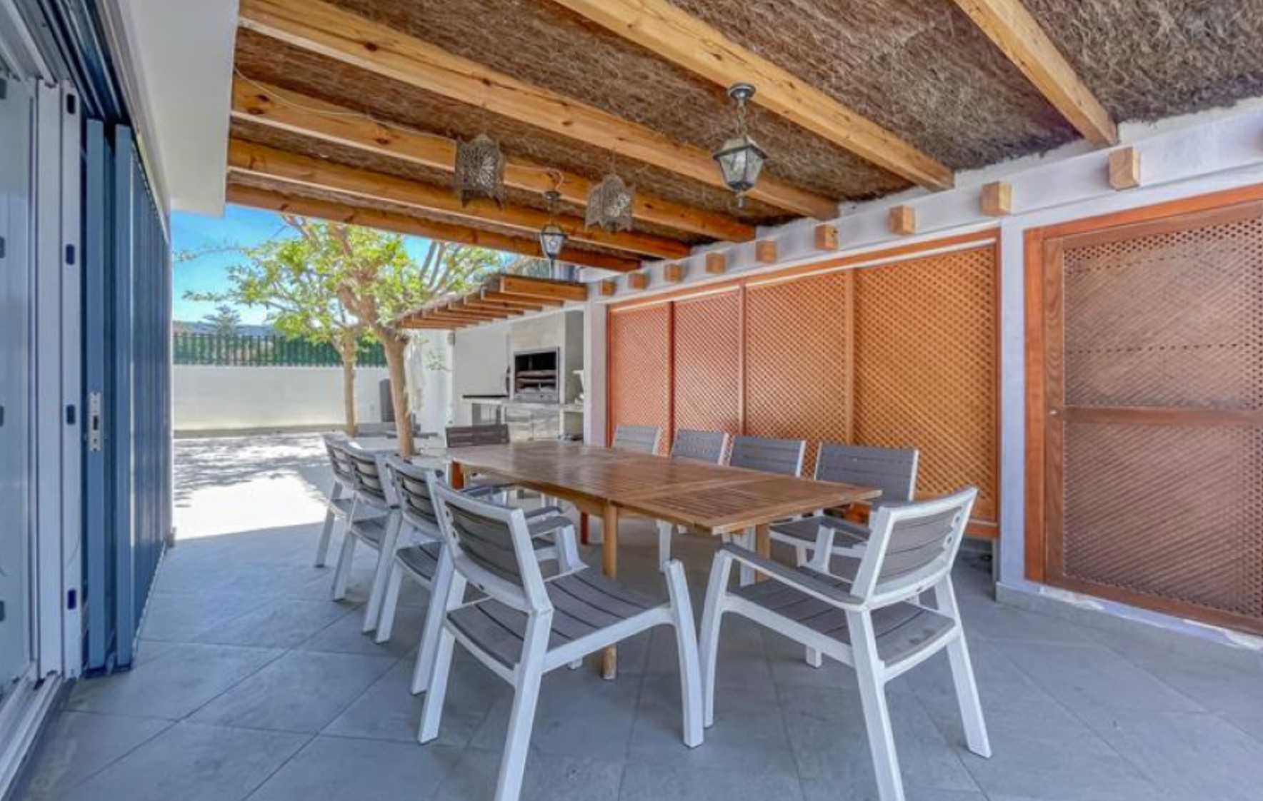 Villa en Benidorm con 6 Habitaciones .