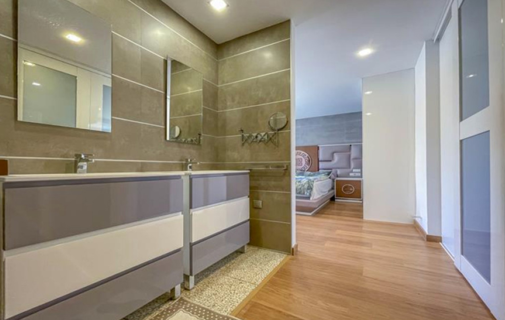 Villa en Benidorm con 6 Habitaciones .
