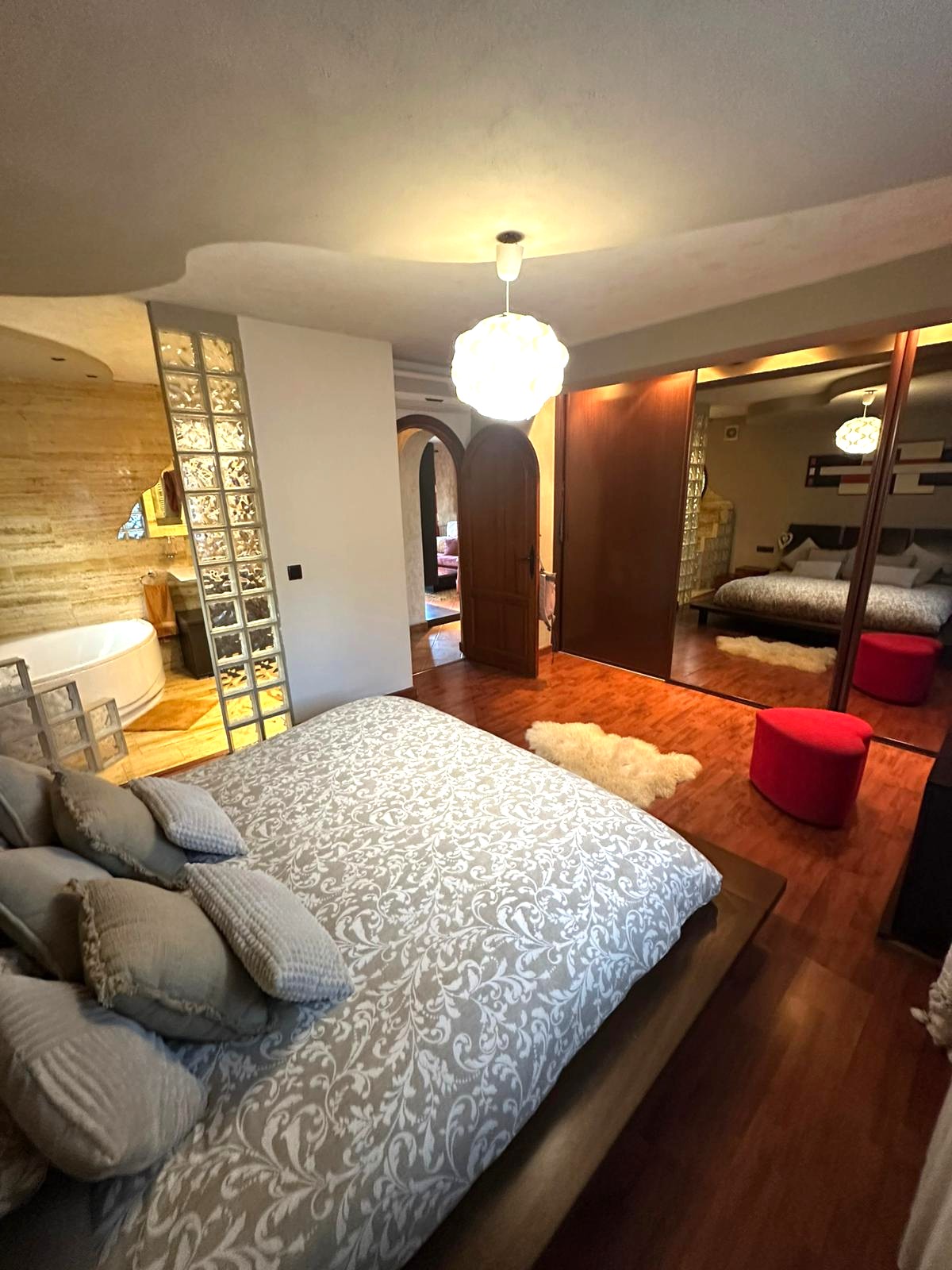 Preciosa casa con enorme parcela en Polop .
