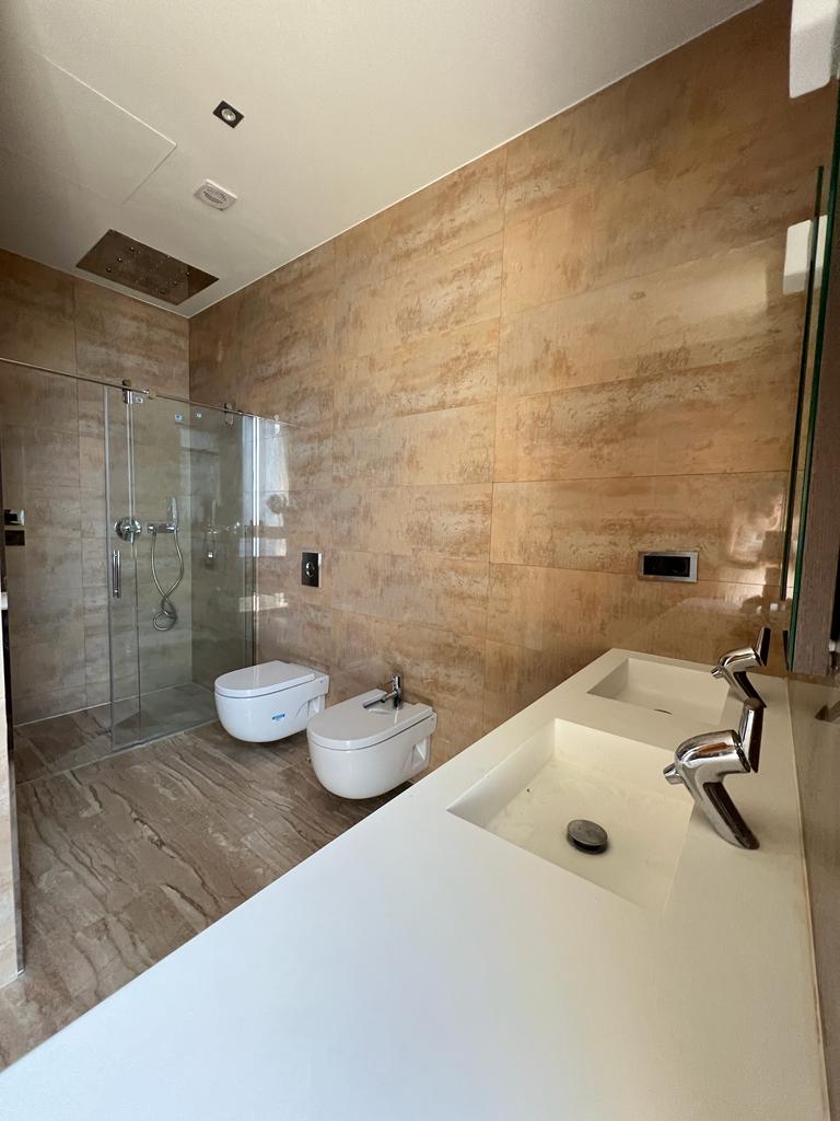 Oferta ! Magnifica Villa con vistas panorámicas al mar y  la montaña en Benidorm  .