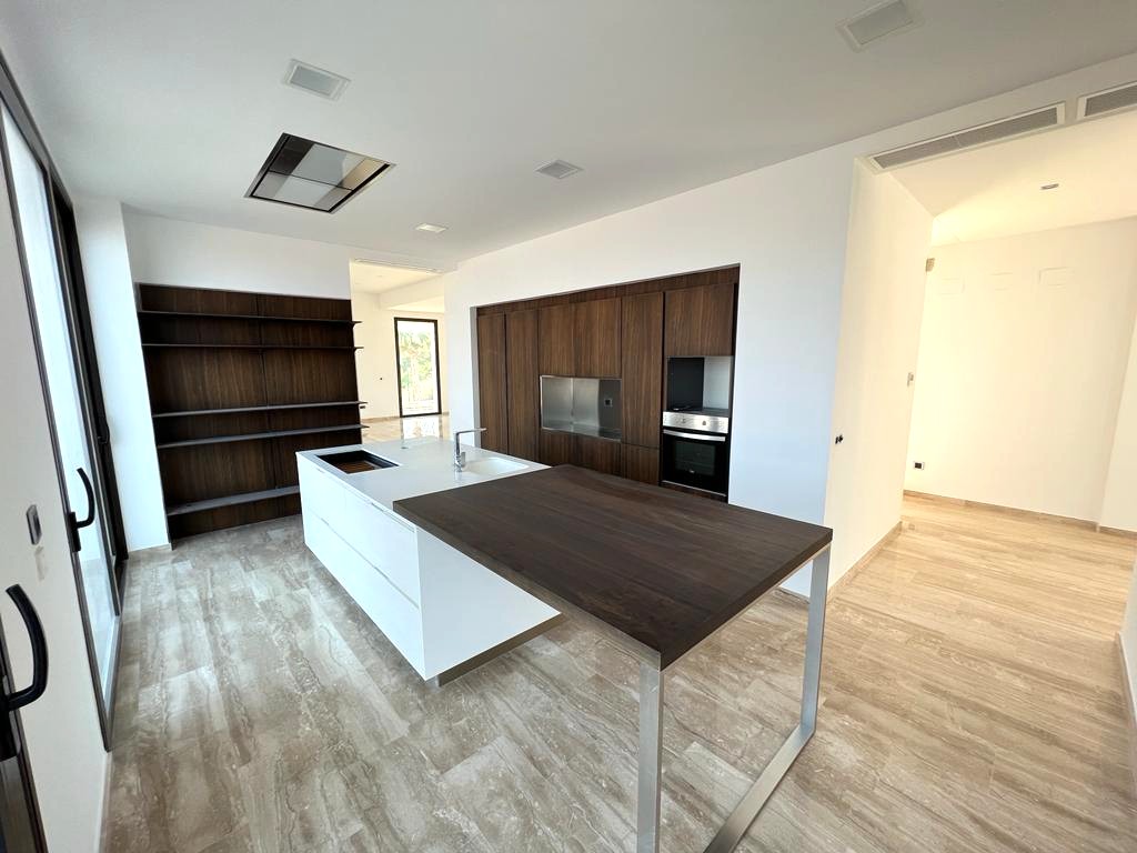 Oferta ! Magnifica Villa con vistas panorámicas al mar y  la montaña en Benidorm  .