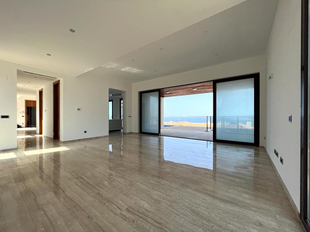 Oferta ! Magnifica Villa con vistas panorámicas al mar y  la montaña en Benidorm  .