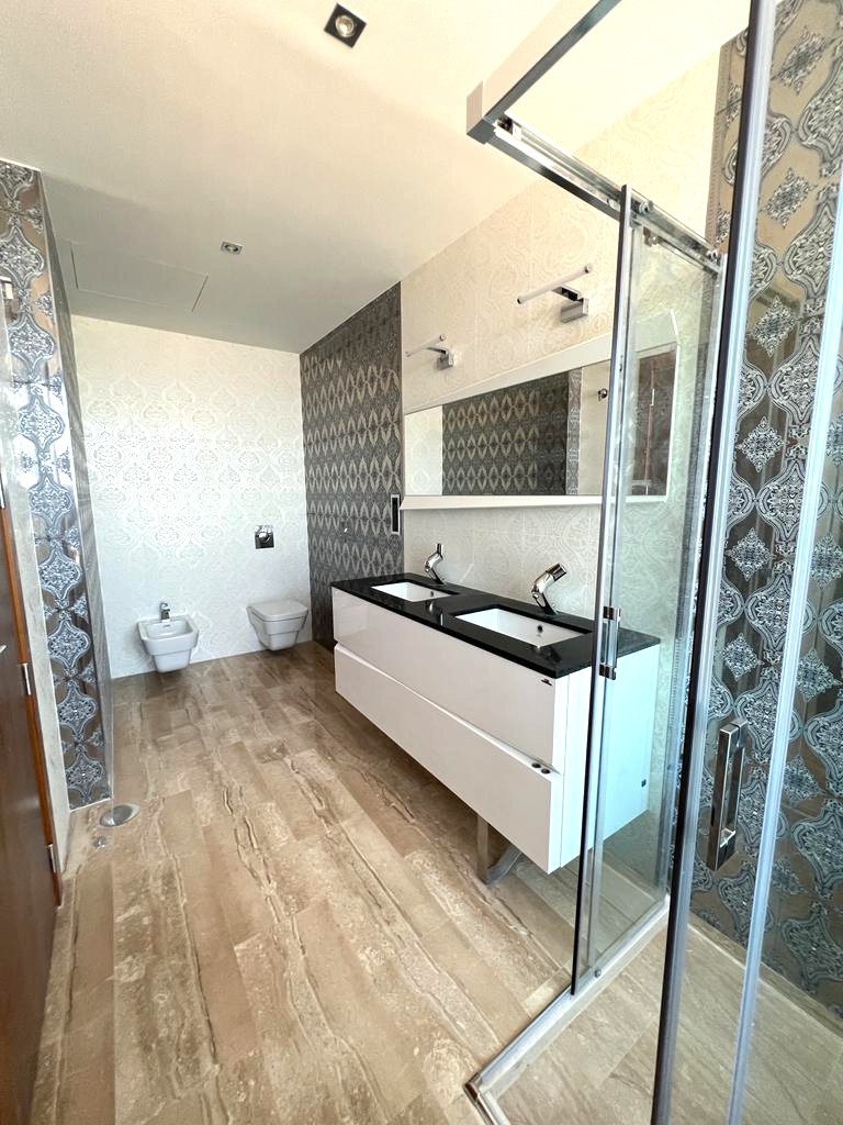 Oferta ! Magnifica Villa con vistas panorámicas al mar y  la montaña en Benidorm  .