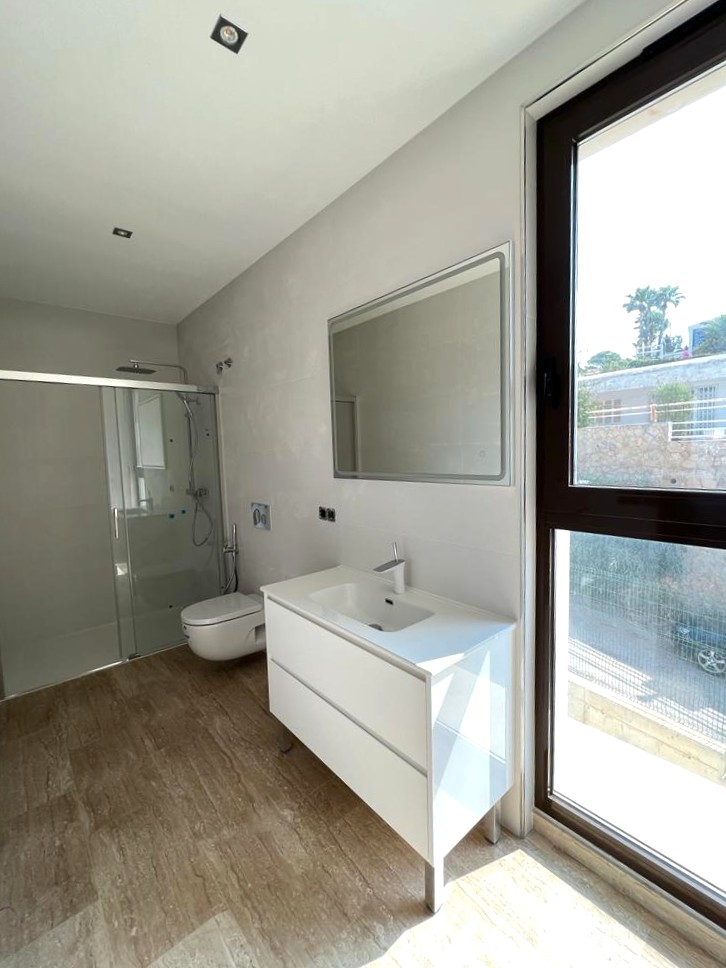 Oferta ! Magnifica Villa con vistas panorámicas al mar y  la montaña en Benidorm  .