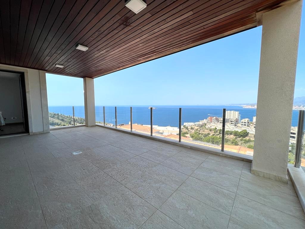 Oferta ! Magnifica Villa con vistas panorámicas al mar y  la montaña en Benidorm  .