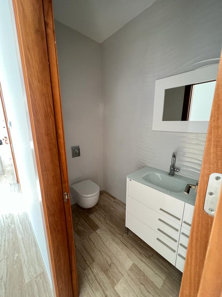 Oferta ! Magnifica Villa con vistas panorámicas al mar y  la montaña en Benidorm  .