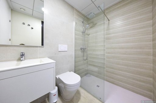 Precioso Dúplex en Sierra Cortina con 3 dormitorios y 3 baños .