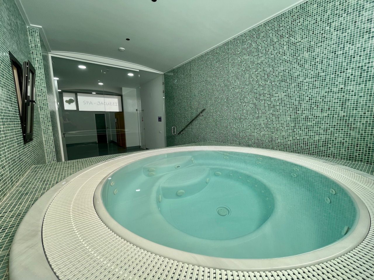 Precioso Dúplex en Sierra Cortina con 3 dormitorios y 3 baños .