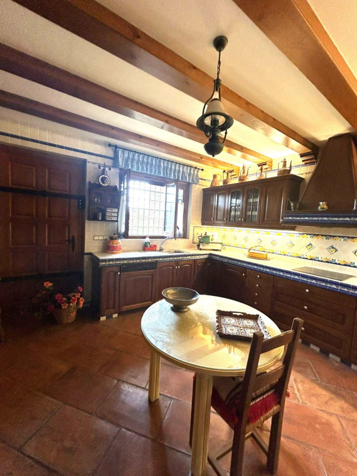 Fabulosa Villa con 8 Dormitorios a 20 Minutos de la Playa