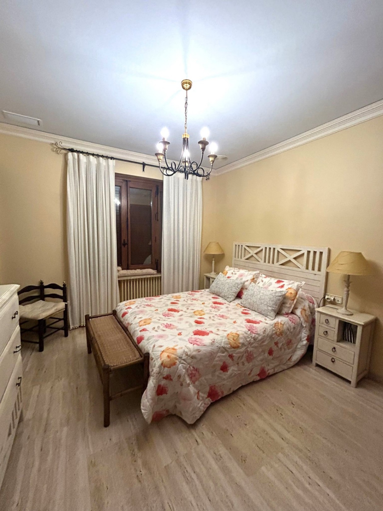 Fabulosa Villa con 8 Dormitorios a 20 Minutos de la Playa