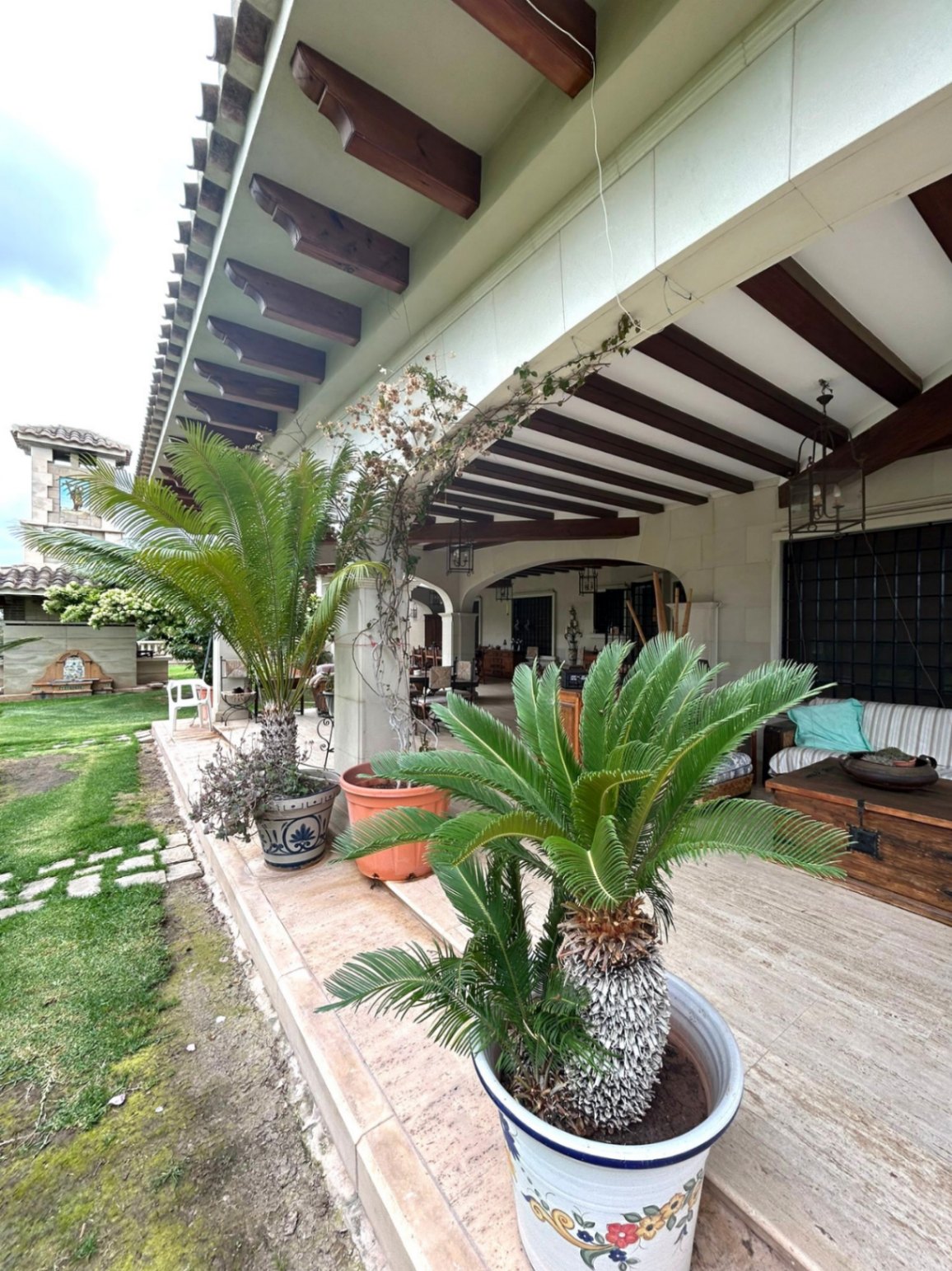 Fabulosa Villa con 8 Dormitorios a 20 Minutos de la Playa