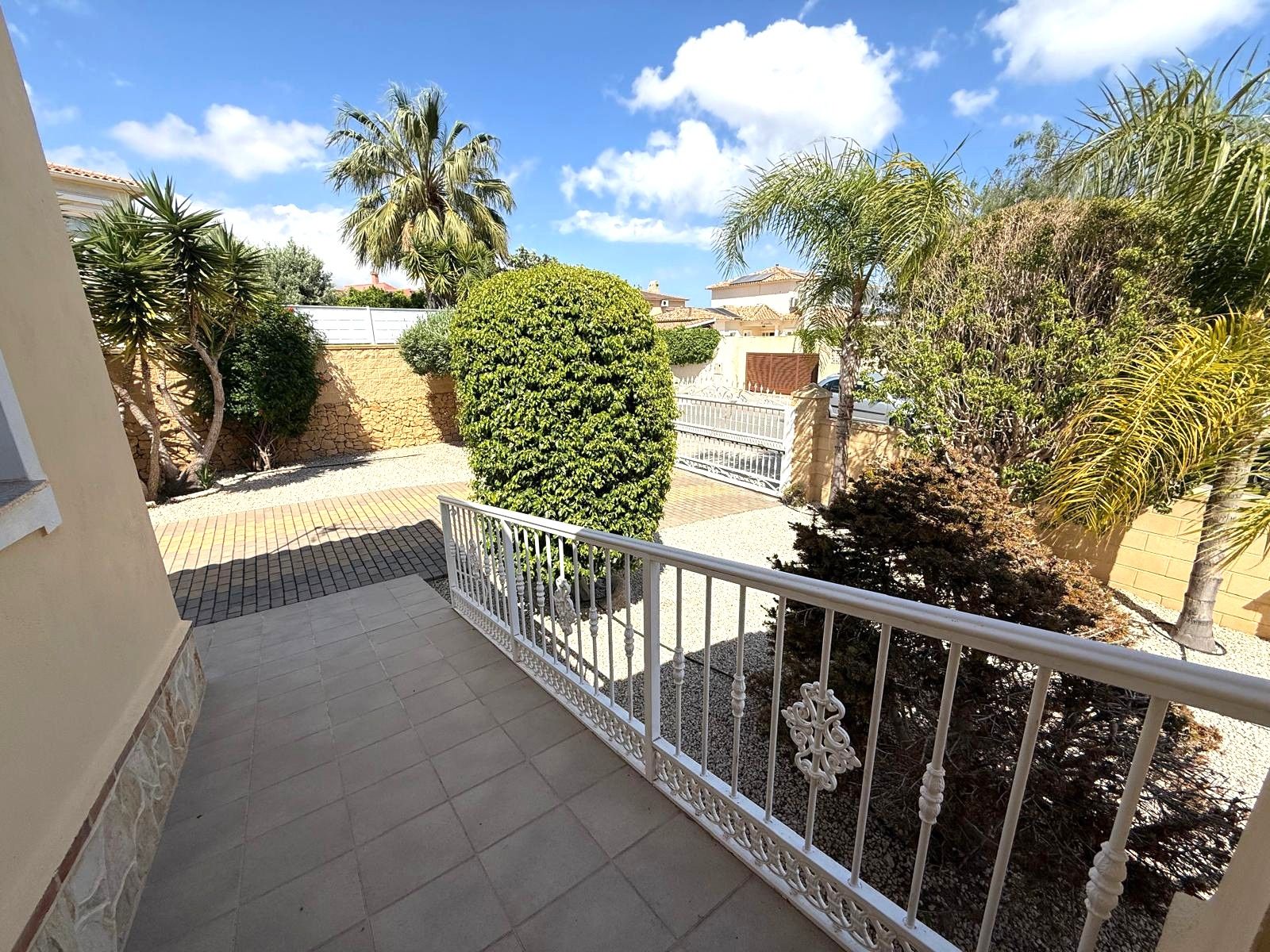 CHALET INDEPENDIENTE EN BELLO HORIZONTE .