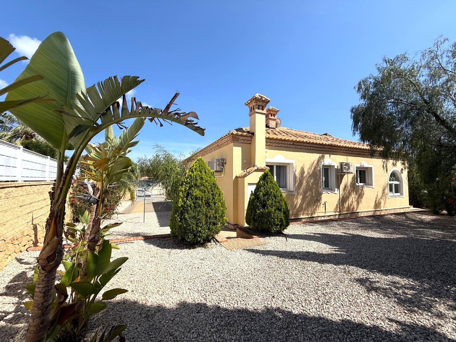 CHALET INDEPENDIENTE EN BELLO HORIZONTE .