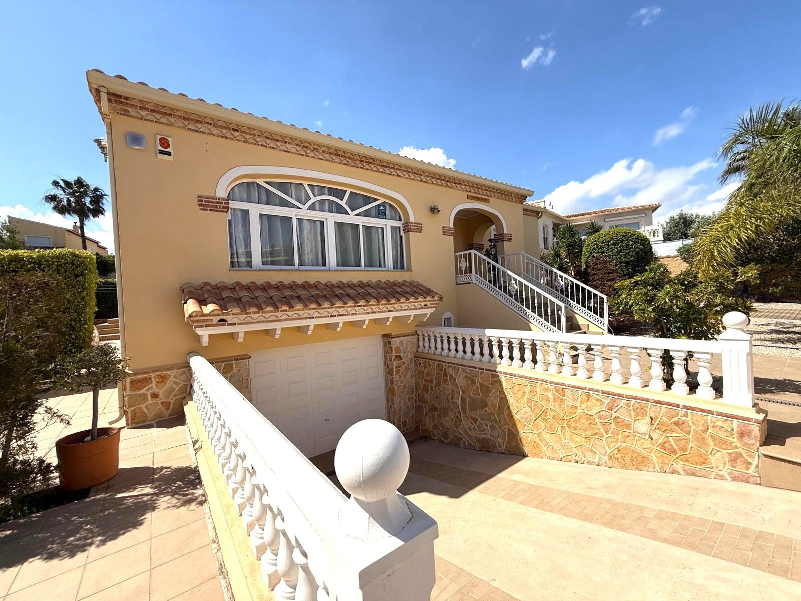 CHALET INDEPENDIENTE EN BELLO HORIZONTE .