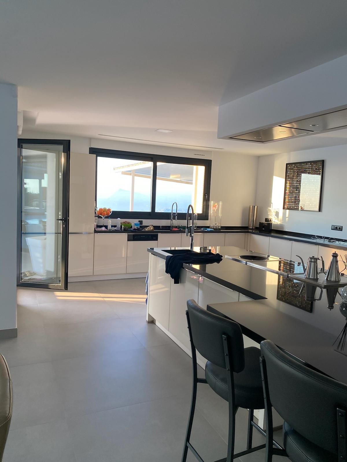 Altea Hills: Spektakuläre Villa mit 5 Schlafzimmern, autorentwurf und traumhaften Aussichten.