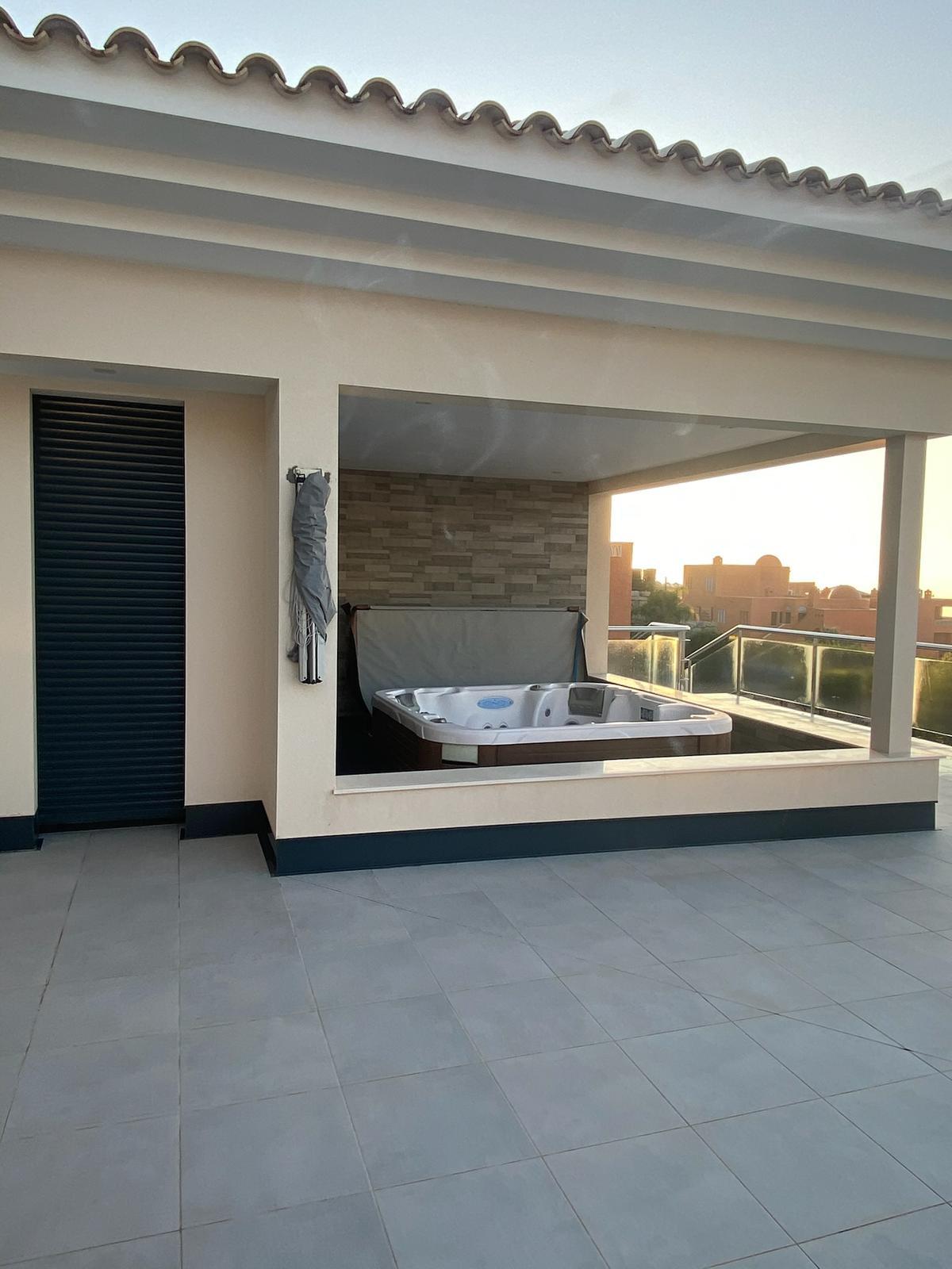 Altea Hills: Spektakuläre Villa mit 5 Schlafzimmern, autorentwurf und traumhaften Aussichten.