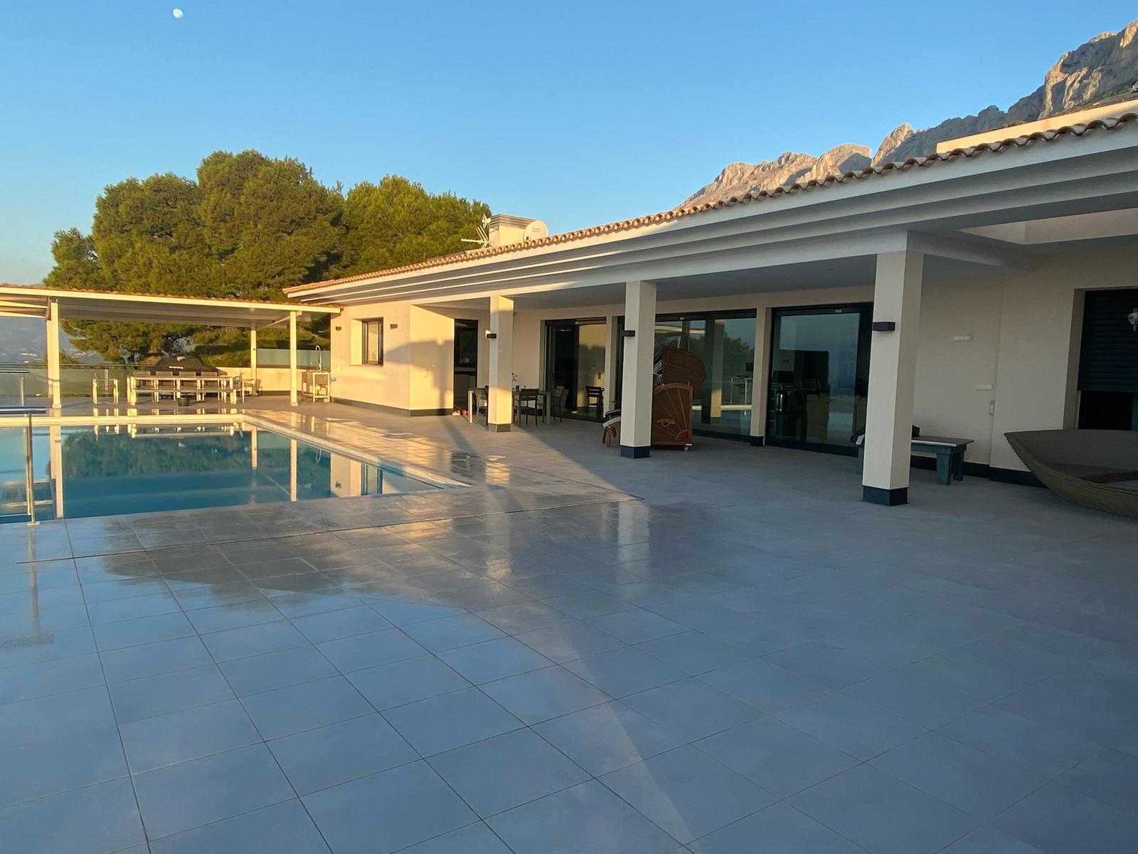 Altea Hills: Spektakuläre Villa mit 5 Schlafzimmern, autorentwurf und traumhaften Aussichten.