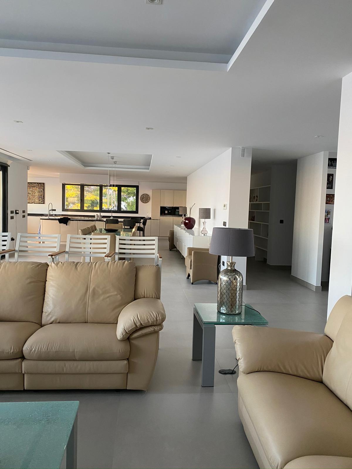 Altea Hills: Spektakuläre Villa mit 5 Schlafzimmern, autorentwurf und traumhaften Aussichten.