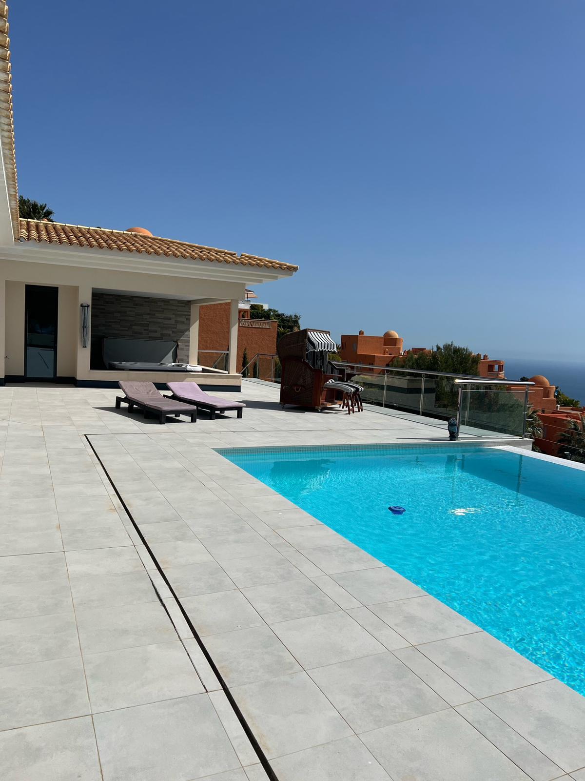 Altea Hills: Spektakuläre Villa mit 5 Schlafzimmern, autorentwurf und traumhaften Aussichten.