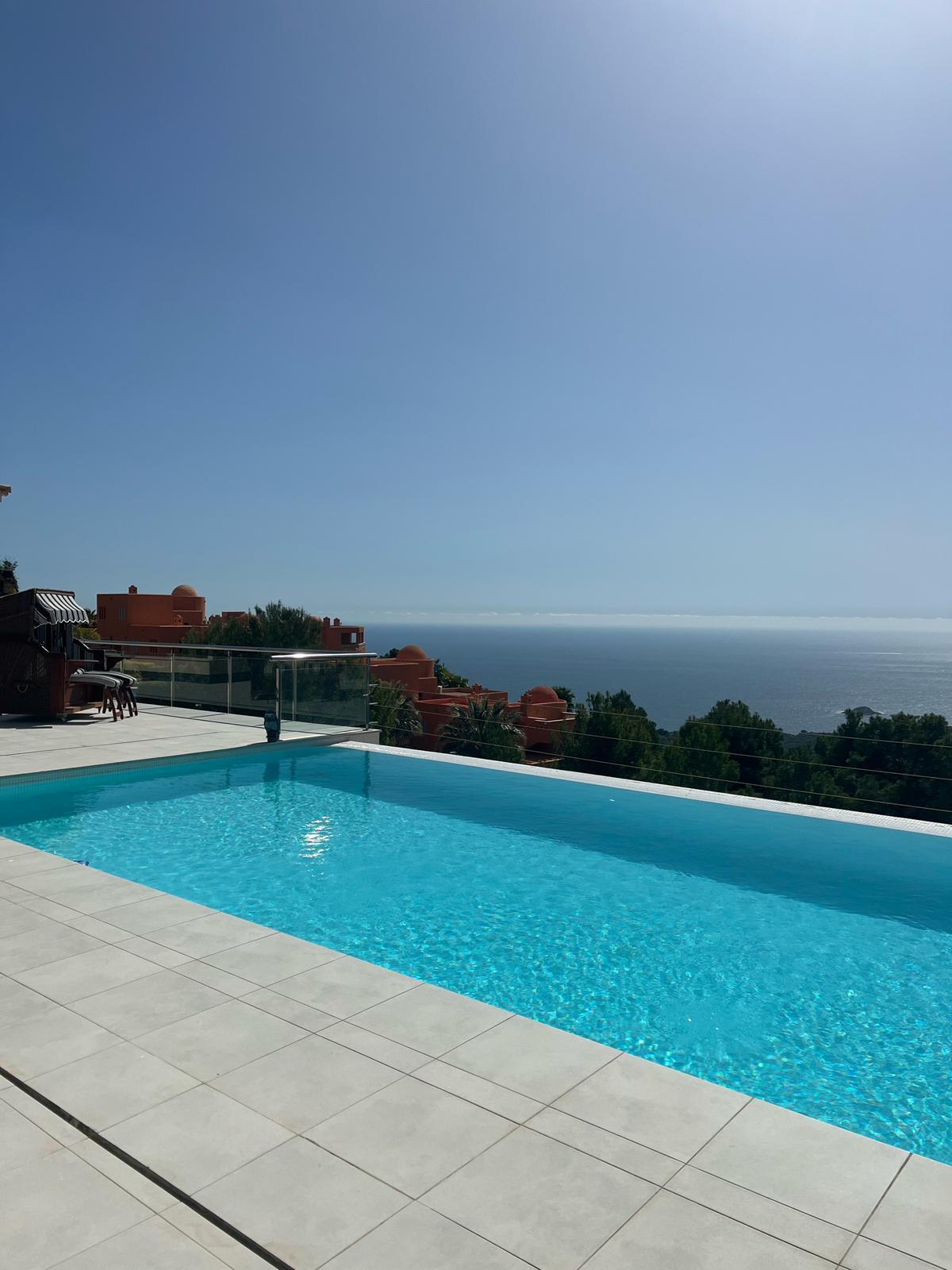 Altea Hills: Spektakuläre Villa mit 5 Schlafzimmern, autorentwurf und traumhaften Aussichten.