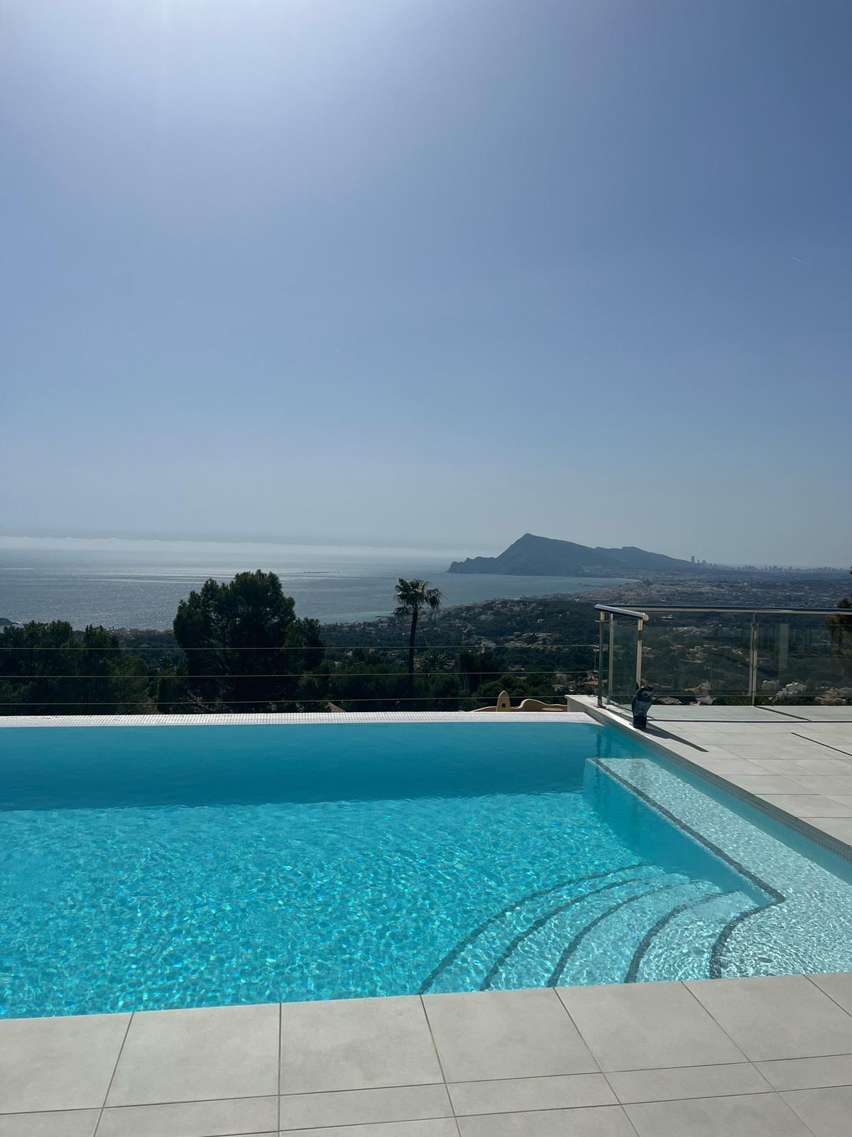 Altea Hills: Spektakuläre Villa mit 5 Schlafzimmern, autorentwurf und traumhaften Aussichten.